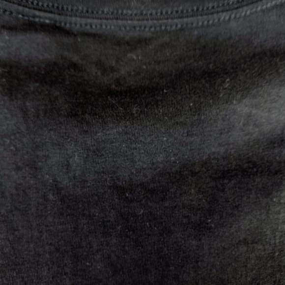 Guess Men's Large short sleeve triangle Tshirt. Black, orange, and gold. - Picture 9 of 9